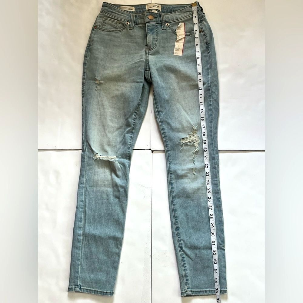 Universal Thread Women's Light Blue Mid-Rise Curvy Skinny Distressed Jeans Sz 4 - Picture 8 of 12